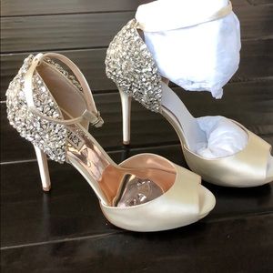 GORGEOUS BRAND NEW BADGLEY MISCHKA VANITY HEEL